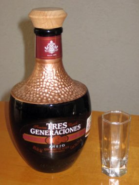 Tres Generaciones tequila anejo picture